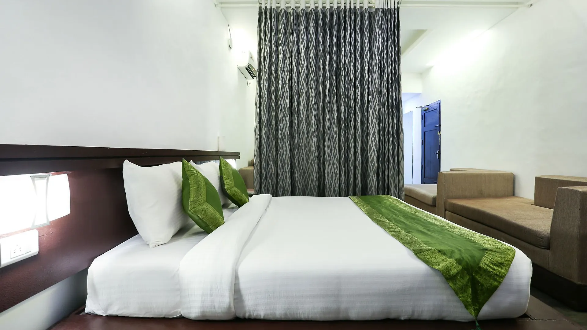**  Treebo Al Saj Convention Center Hotel Thiruvananthapuram India